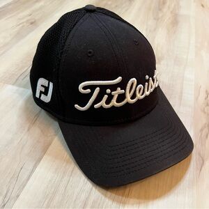 TITLEIST Pro V1 FJ Footjoy Black Golf Hat Cap Mesh Flex New Era Small-Medium